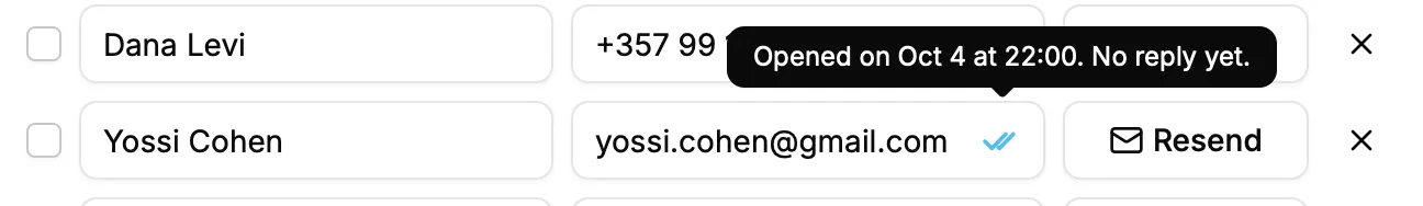 Two blue ticks after a guest's address, with the words: Opened on Oct 4 at 22:00. No reply yet.